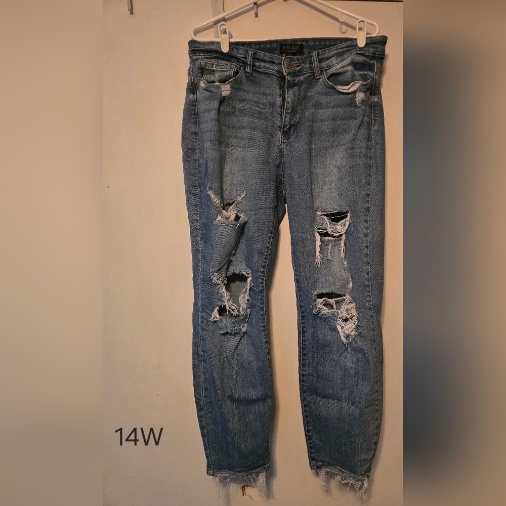 Judy Blue Light Blue Distressed Ankle Jeans